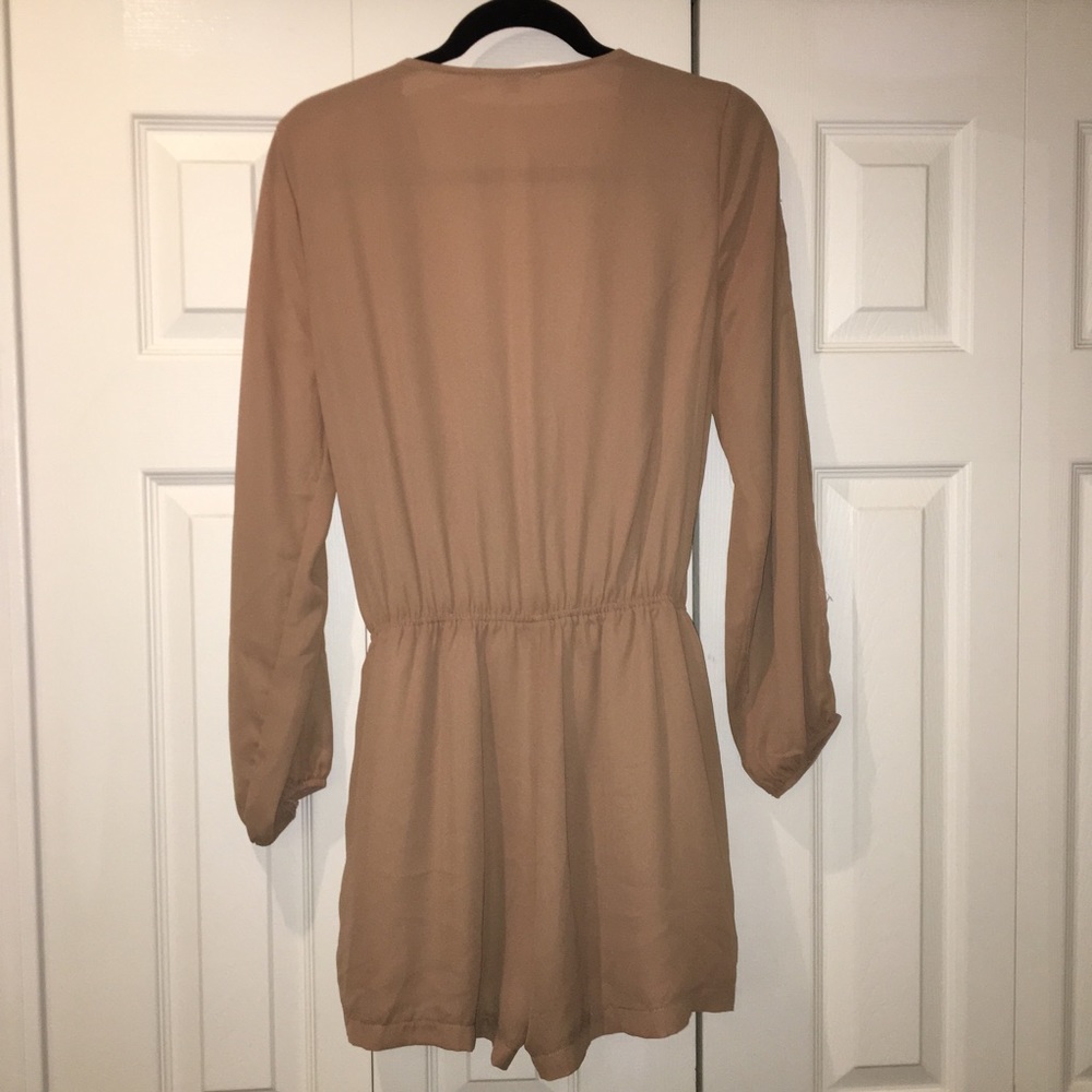 [Ciel] L/S Low Cut Front Tie Romper - Picture 2 of 5